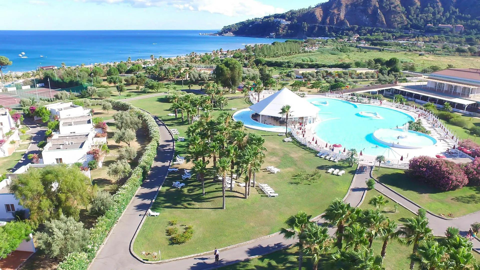Club Esse Sunbeach Resort a Squillace (CZ), vista esterna